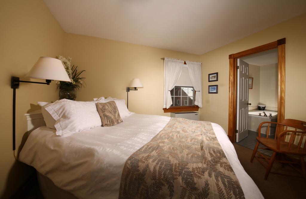 Kettle Creek Inn Port Stanley Bagian luar foto
