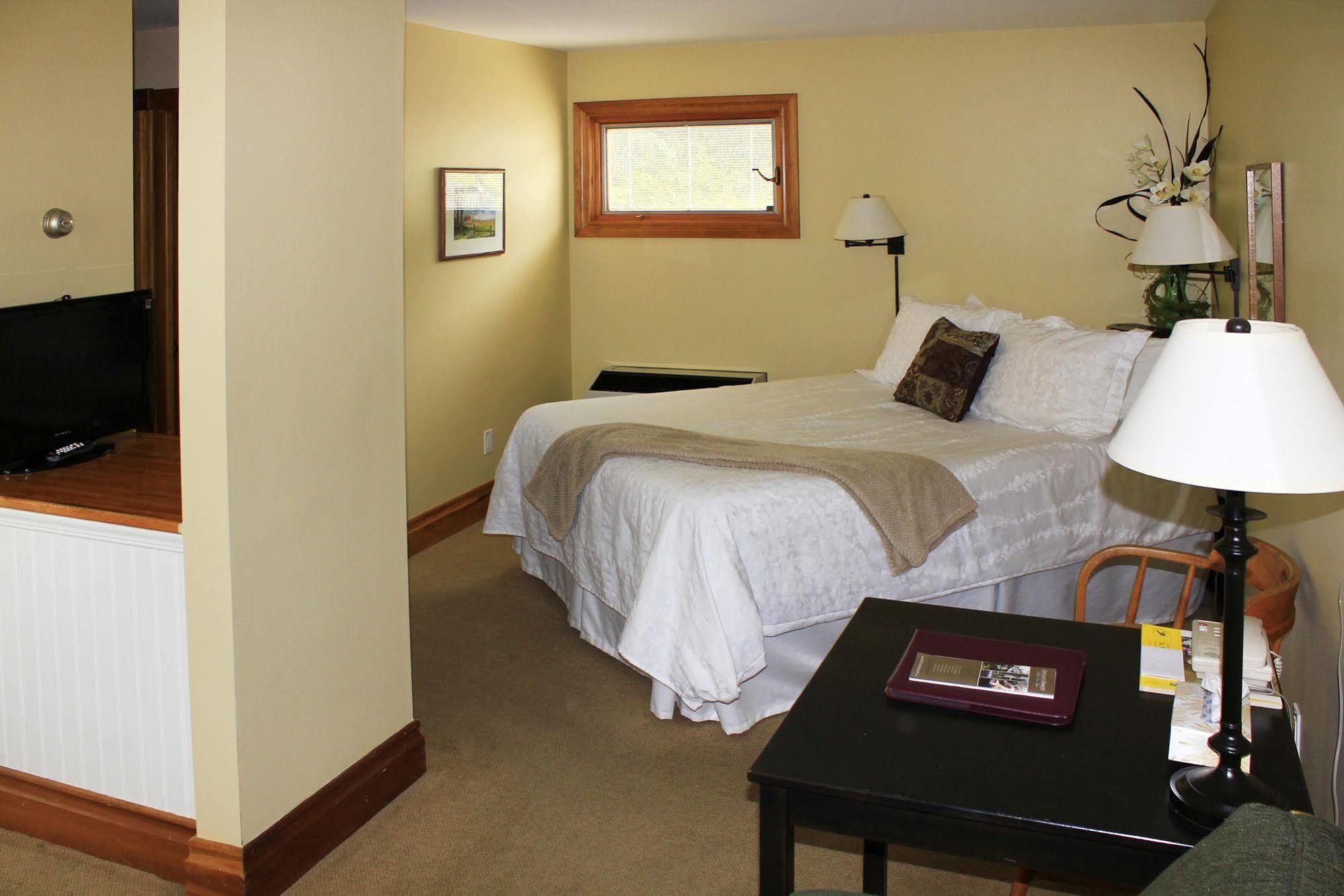 Kettle Creek Inn Port Stanley Bagian luar foto